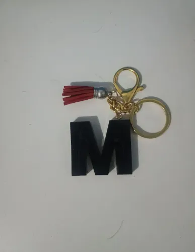 Chaveiro personalizado feito a mão letra M