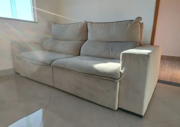 Sofá retrátil muito bom
