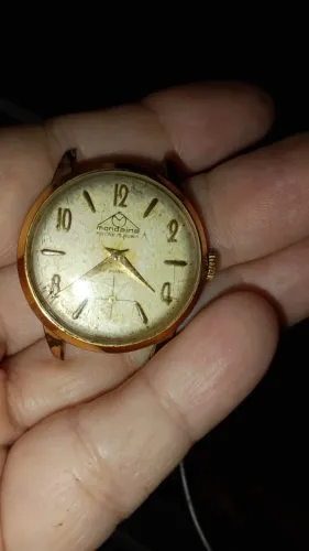 Relógio de pulso Mondaine antigo mecânico.