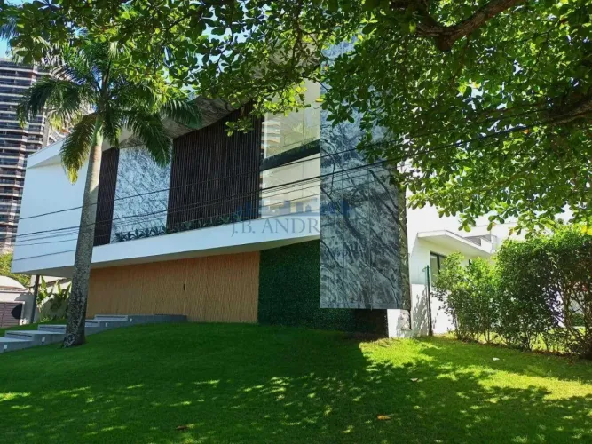Mansão quadriplex com 1.288m², cinema, adega, spa privativo, elevador e automação de ambie