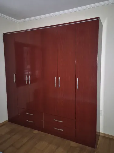 Jogo de cama/guarda roupa 6 portas 4 gavetas mogno