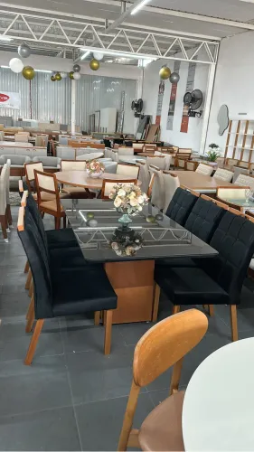 Mesa de madeira maciça