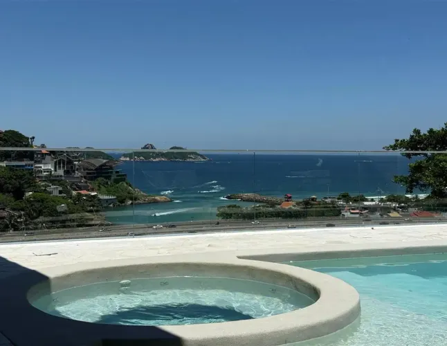 Casa triplex no Condominio da Joatinga com 750m de terreno, vista para o mar e pedra da Gá
