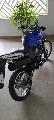 Vendo Yamaha Lander 250 com vários acessórios praticamente nova