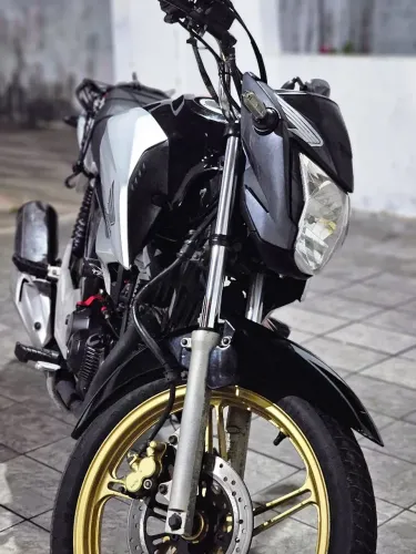 Moto sem Detalhes 