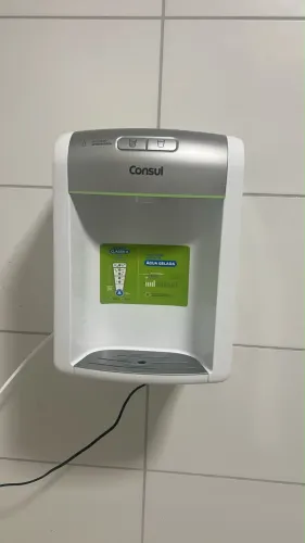 Purificador de água cônsul R$ 400,00, água gelada e natural, bivolt 