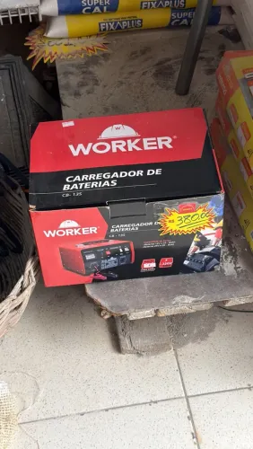 Carregador de bateria automotivo sem uso