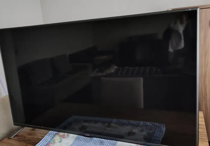 Vendo televisão 55 polegadas com defeito LG Full HD...Tela impecável sem avarias.