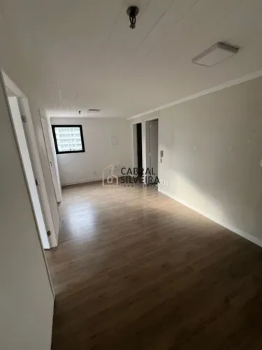 Sala Comercial Reformada à Venda na Avenida Bem-te-vi em Moema