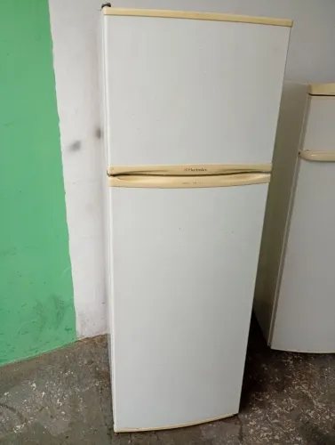 Geladeira Eletrolux dúplex gelo seco 110 vts