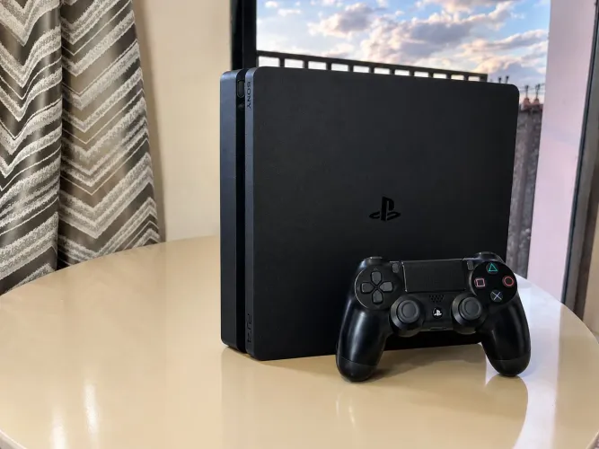 Playstation 4 Slim 500GB não atualizado .