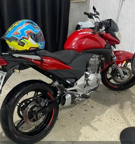 Vendo toda em dias não deve nada com Os 2 documentos 10 mil moto tá top só pega e andar