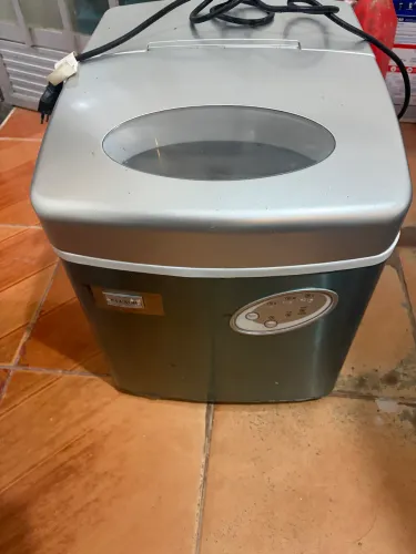 Vendo máquina de gelo pouco usada