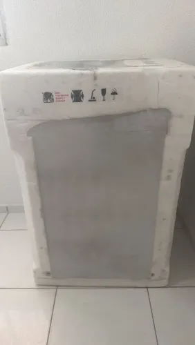 Vende-se uma máquina de lavar nova.