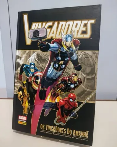HQ Marvel Deluxe: Vingadores - Os Vingadores do Amanhã - Capa Dura (Panini)