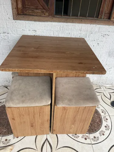 Mesa com baú