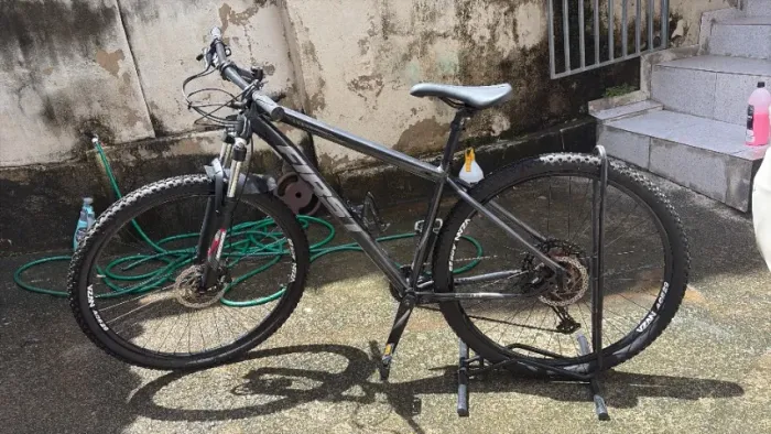 Bike Mtb 29 First 12v Shimano Deore Freio Hidraul Susp Trava