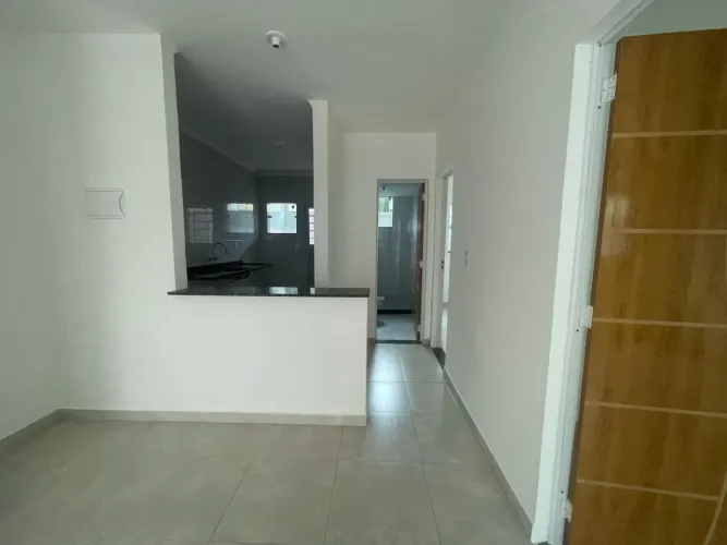 Vendo casa novinha com 2 quartos em Rancho Novo Nova Iguaçu condomínio com 8 casas