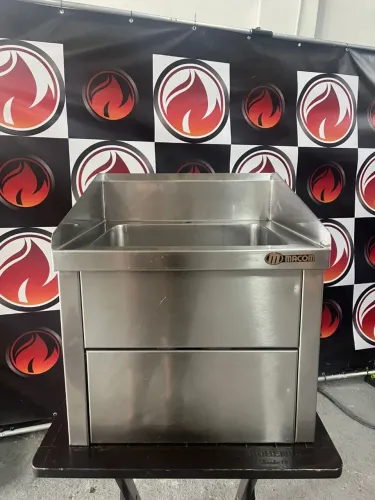 Pia assepsia marca MACOM toda no aço inox usada em ótimo estado <br><br>