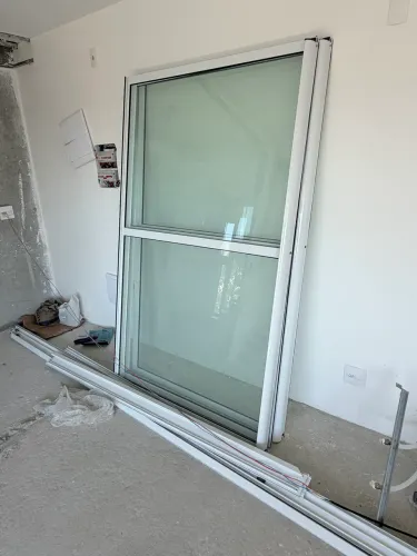 Vende-se Porta balcão correr 03 folhas 2,10m por 3,60m