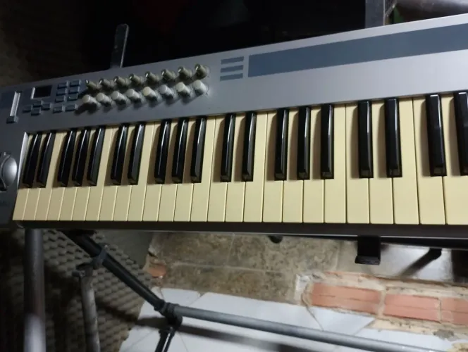 Controlador  Midi  49 teclas. Troco 