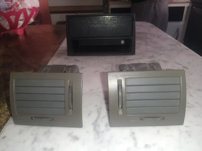 Vendo difusores do painel de instrumentos da Meriva.