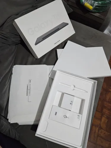 Somente a caixa samsung tab S9 plus completa