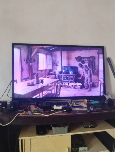 Vendo uma tv 46 polegadas Philips não e smartv.
