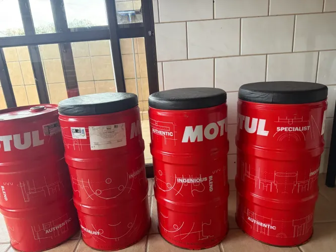 4 Banquetas de Tambor Motul 60L - Estilo Industrial