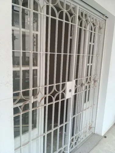 Porta de ferro de varanda