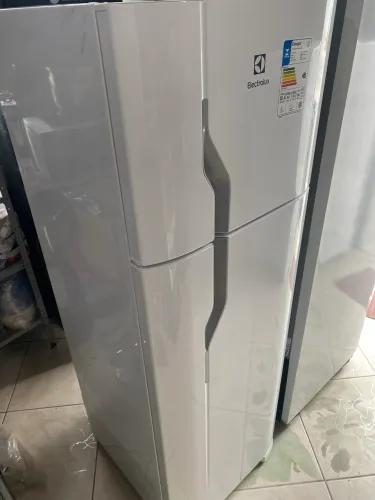 Geladeira/Refrigerador Duplex Electrolux 260 Litros Cycle Defrost Branco DC35A 220V