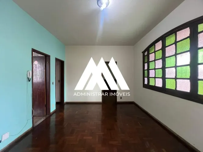Vendo casa em Itaúna na região central!