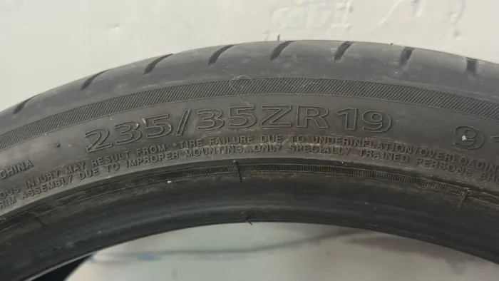 Pneu aro 19 235/35/19 DELINTE