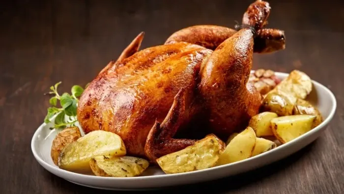 Auxiliar de cozinha/ assador de frango com experiência