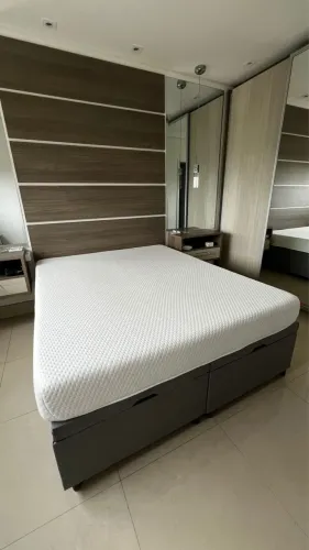 Cama Box baú queen bipartido com colchão emma super novo