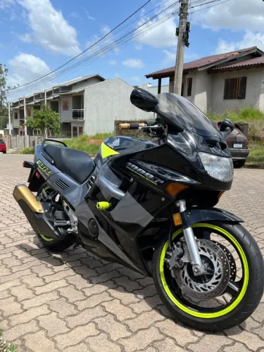 Honda CBR 1000F - Esportiva clássica, muito bonita