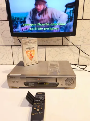 Vídeo cassette 4 CABEÇAS Panasonic NV-SD435 + FITA DE BRINDE - USADO 