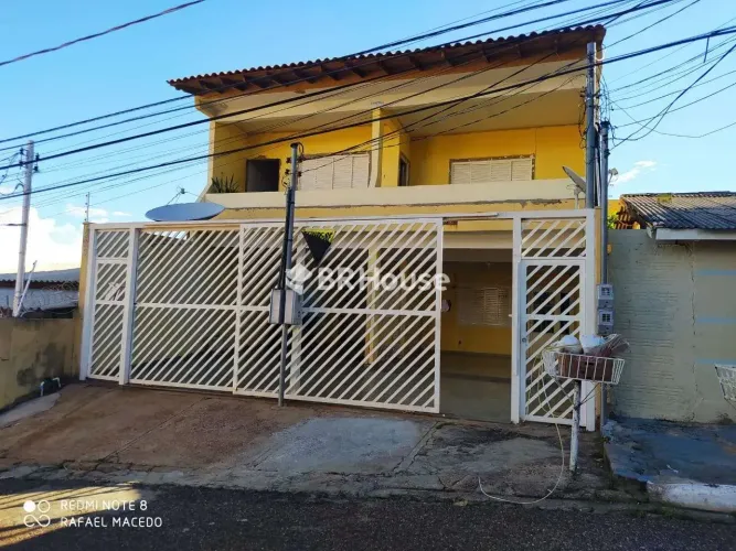 Araés | Sobrado 8 quartos, sendo 2 suites