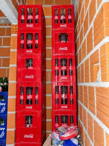 Caixas completas de Refrigerante Coca Cola retornável 1 litro