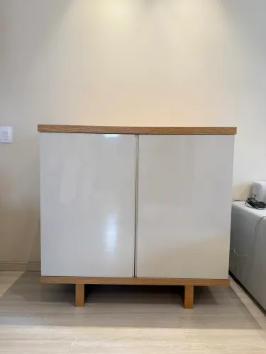 Aparador Moderno 2 Portas - Laca Branca + Madeira 