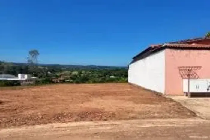 Terreno 250m² no Centro de Sarapuí/SP | Matrícula Regularizada | R$ 110 Mil