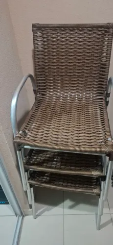 Jogo 4 cadeiras e uma mesa de varanda