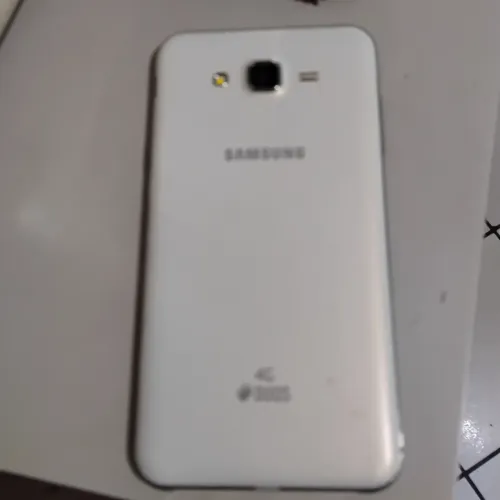 Celular sem carregador. Bom