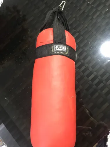 Vendo saco de pancadas e luvas infantis