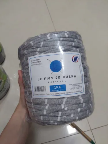 Fio de malha residual 1kg - JV Fios de malha - Cor cinza com listras brancas