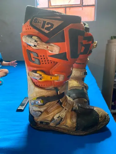 bota de trilha HR G12