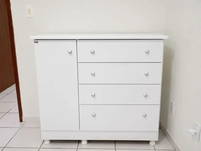 Cômoda Infantil Batrol - 1 Porta e 4 Gavetas - Cor Branco