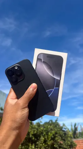 iPhone 16 pro Black titanium 