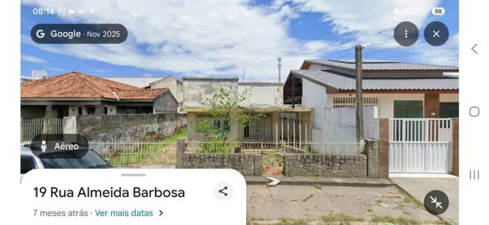 Terreno com casa antiga.