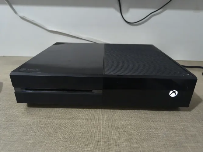 Xbox One Fat + 2 Controles (1 Original Day One + 1 Sem Fio)